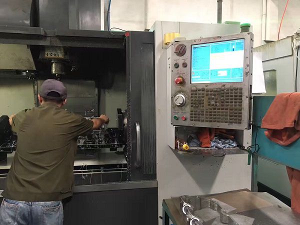  rotary table on haas VMC for automobile parts machining